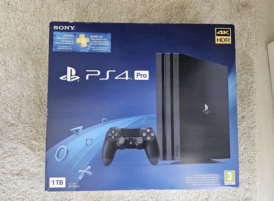 PlayStation 4 Pro + 2 Comandos + 4 Jogos
