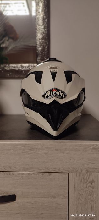 Capacete Airoh branco rigorosamente novo