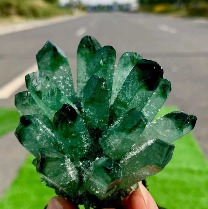 Aglomerado de Phantom Quartz verde muito raro - Novo preço