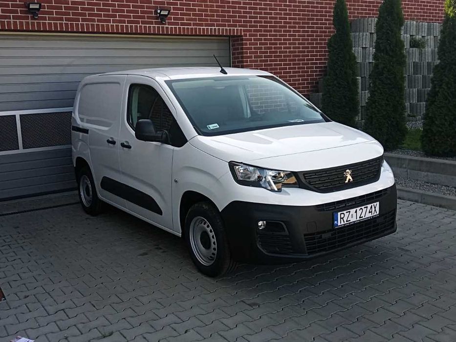Wynajem VAN BUS Dostawczy Wypożyczalnia aut  samochodów bez limitu