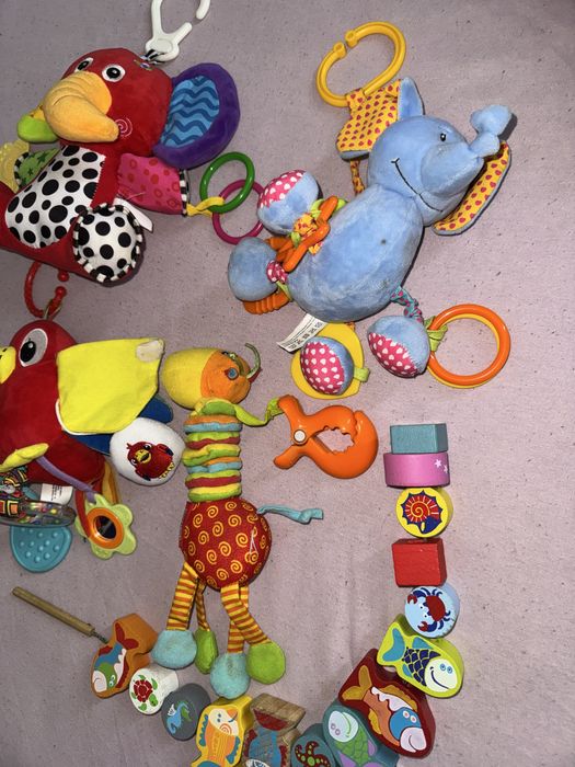 Игрушки на коляску, кроватку развивающие игрушки