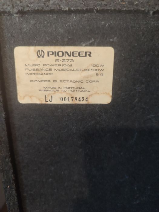 Стойка pioneer с колонками.