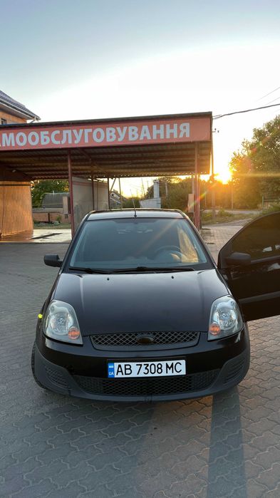 Автомобіль Форд фієста