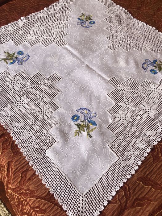 Toalha da pirâmide com croché