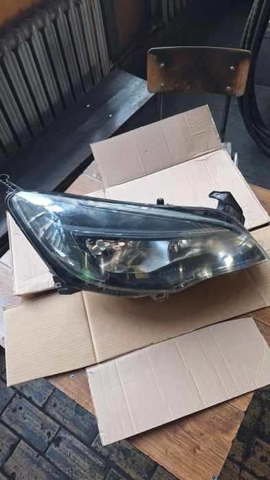 Reflektor lampa Hella przedni prawy LED Opel Astra J lift