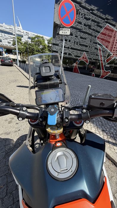 KTM 890 Rally  muito bem equipada