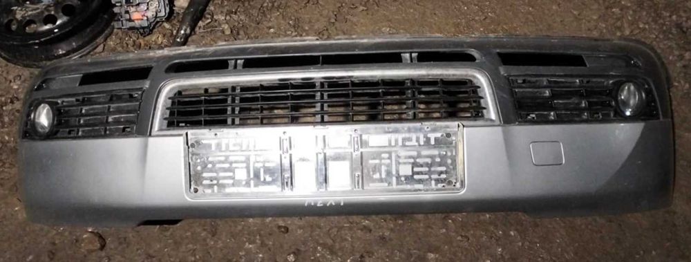 zderzak przedni Audi A4 B6 z czujnikami halogenami, pod xenony, zwykły