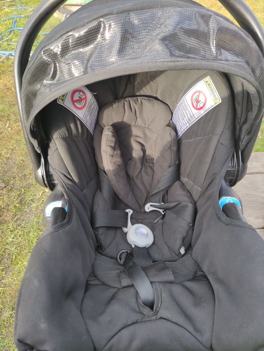 Дитяче автокрісло 0+