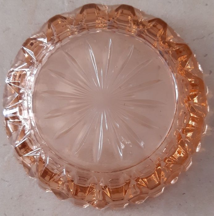 Cinzeiro em vidro rosa