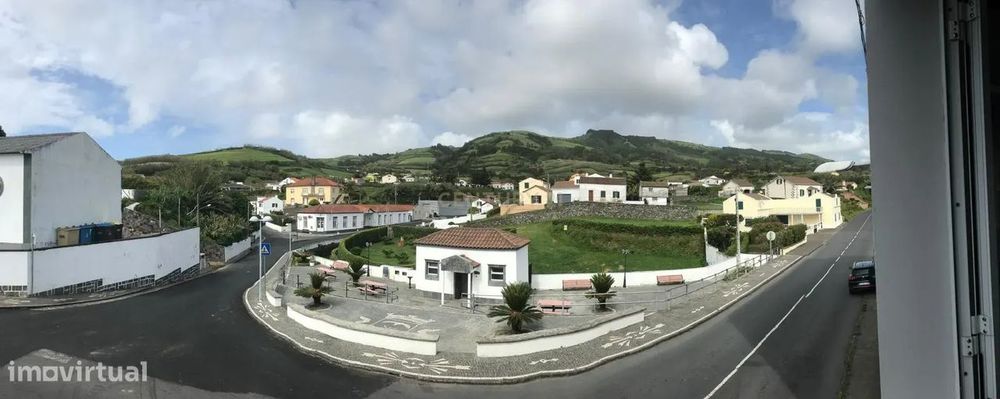 Prédio de Investimento com AL Ativo, Espaço Comercial e Potencial de E