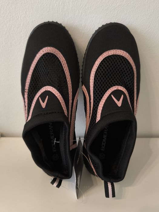 Sapatos de Água Novos da Boomerang