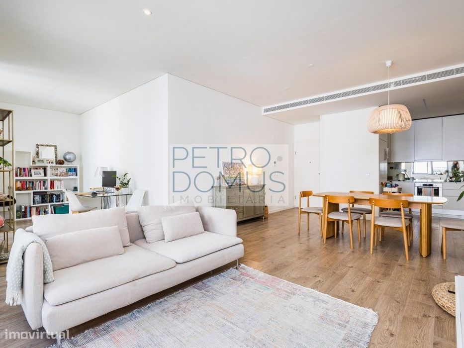 Apartamento T2 Com 154 M2 - Centro De Leiria - Edifício Comendador