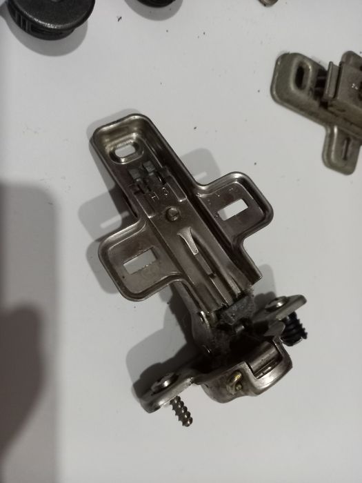 Dobradiças metálicas