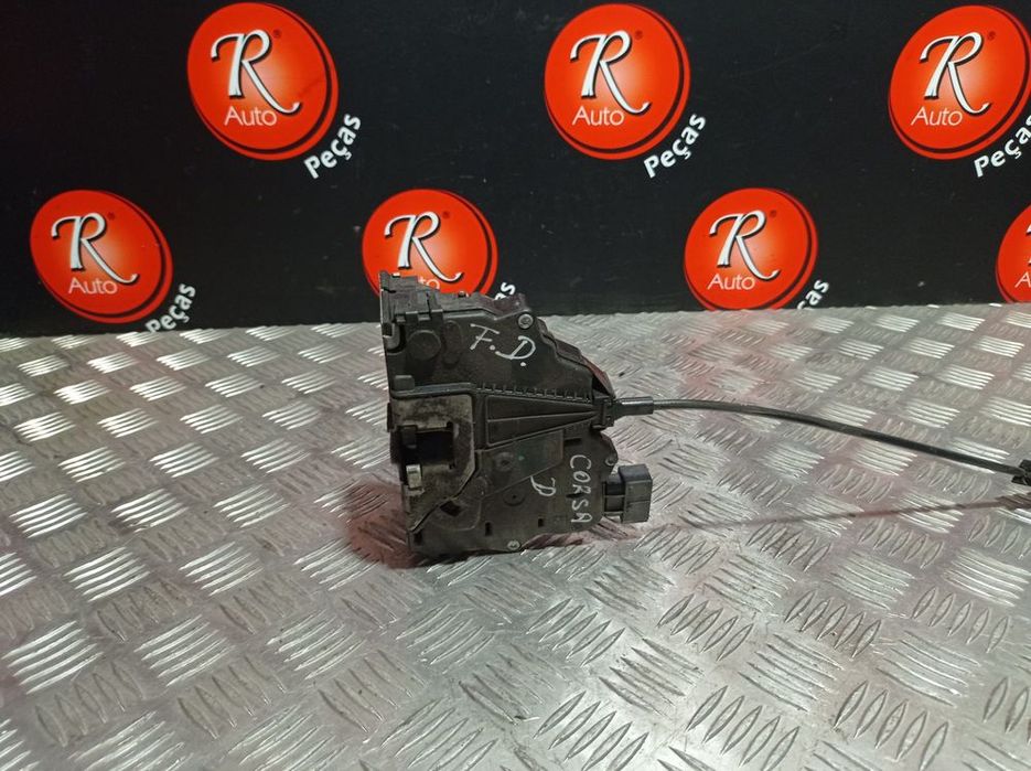 Fecho Da Porta Frente Dto Opel Corsa D (S07)