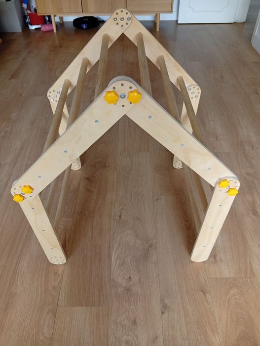 Conjunto de Escalada Montessori (Pikler, rampa e balancim com almofada)