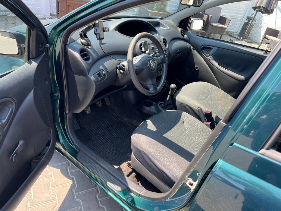 Toyota Yaris в стані сві-поіхав