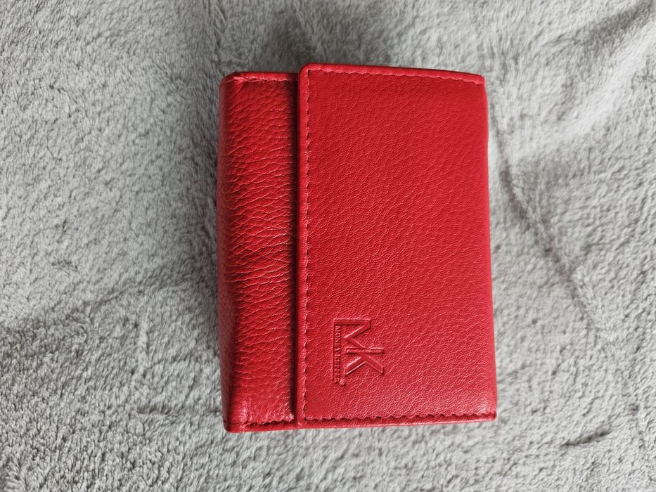 Czerwony, mały portfel