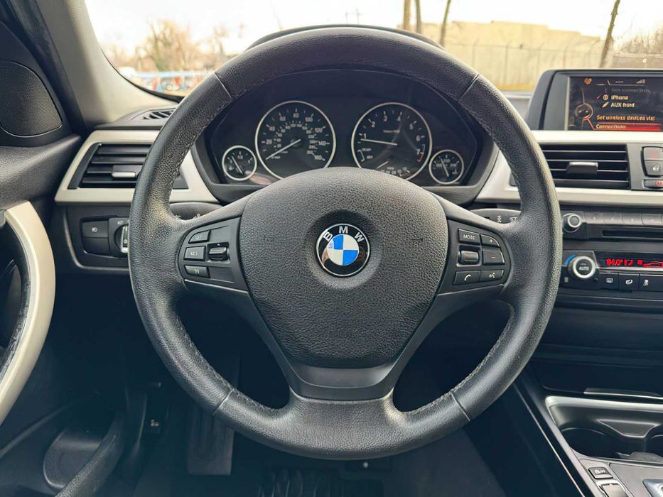BMW 3 Series 320i      2015
