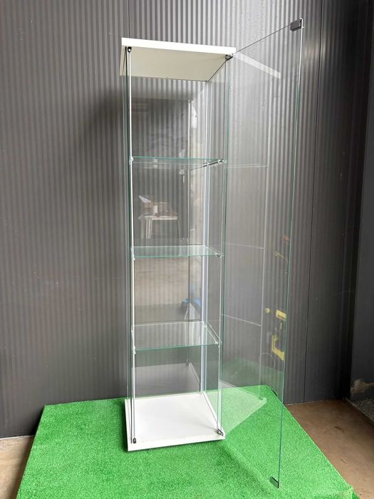 Estante / Expositor em Vidro com Porta