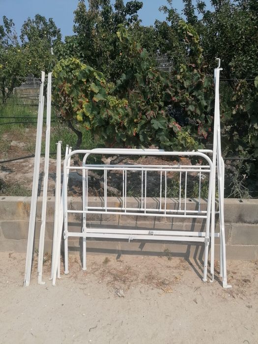 Cama de ferro branca