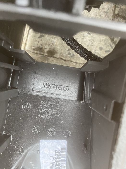 Podłokietnik BMW E90 E91 E92 Europa