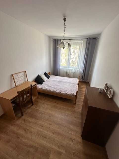 Wynajmę duży pokój  18 m blisko Plazy 850 zł