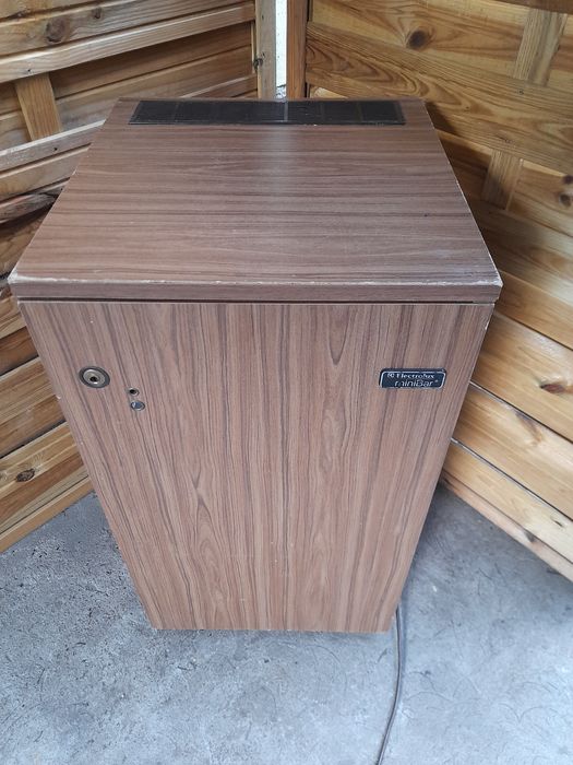 Lodówka absorpcyjna Electrolux mini bar w zabudowie