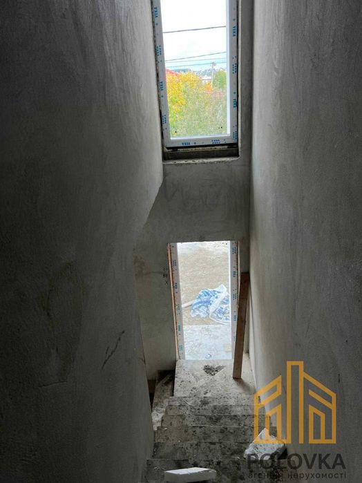 Продаж 2-поверхового таунхаусу, Компотний