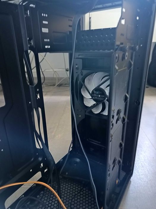 czarna obudowa do komputera FRACTAL DESIGN