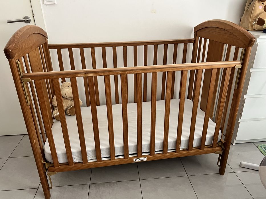 Berço e colchão para bebe