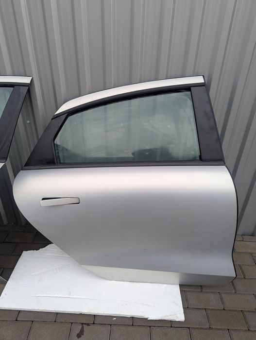 Двері Hyundai Ioniq 6 W3T праві передні задні комплектні