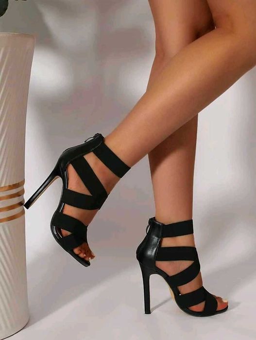 Sandálias pretas – Tam 39 - novas