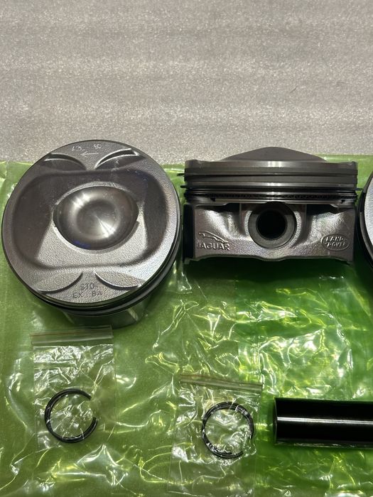 Поршень с кольцами Land Rover 3.0 бензин supercharger 306ps / Jaguar AJ126