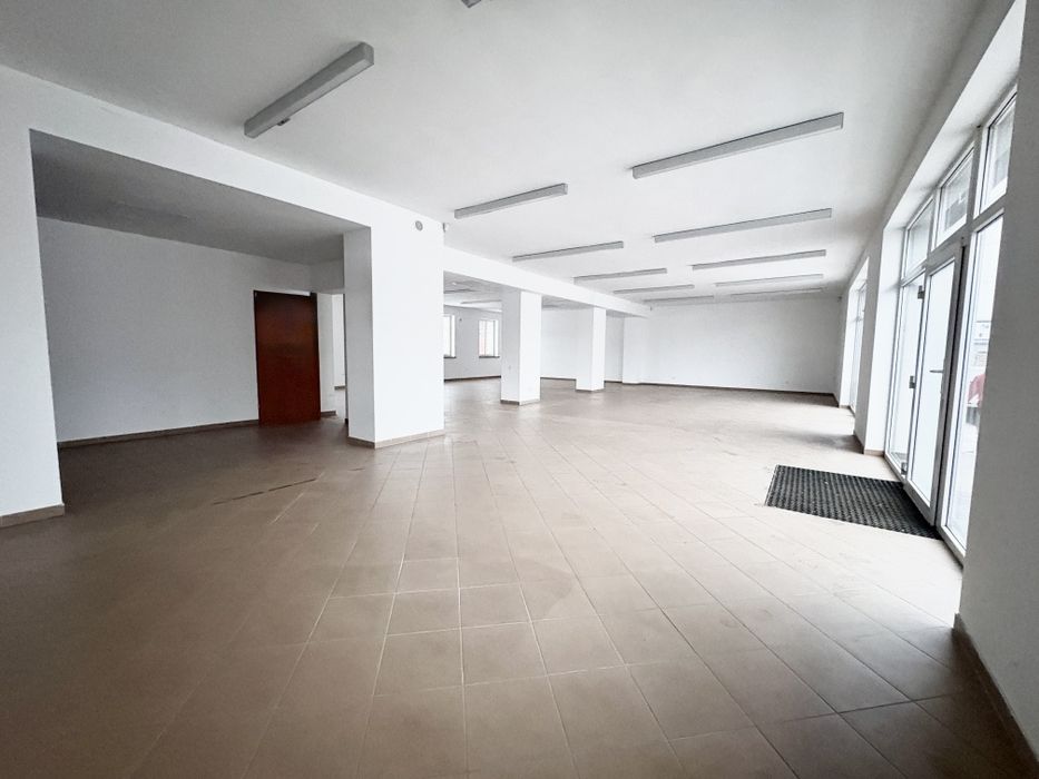 Na sprzedaż lokal handlowo-usługowy 180 m² + piwnica 75 m² Prudnik