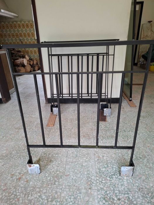 Grades em ferro para exterior.