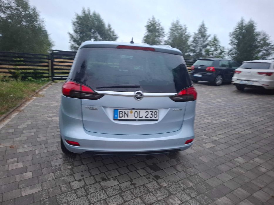Opel Zafira Tourer malutki przebieg