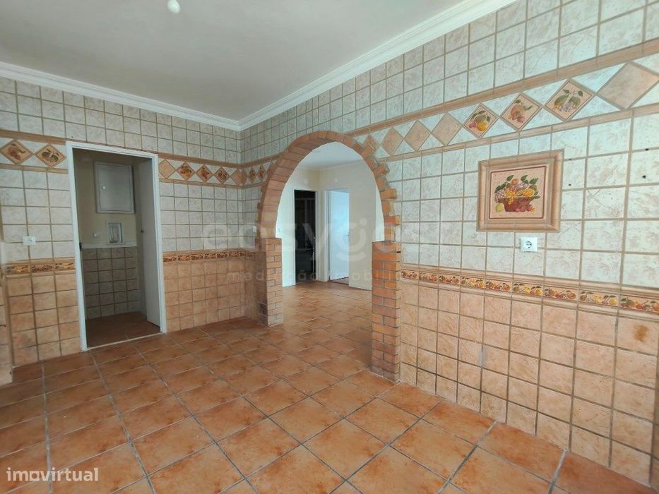 T2 com 95 m², cheio de luz natural e arrecadação na Tapada das Mercês