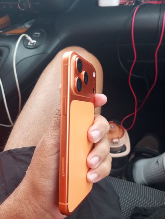Vendo iphone 17 pro max 256 gb 1 mes de uso , motivo da vendo preciso de uma capacidade maior Pra gravar videos