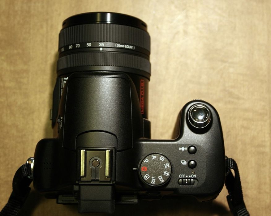 Panasonic Lumix DMC-FZ30 Digital Camera with 12X Zoom Lens64284325186178123