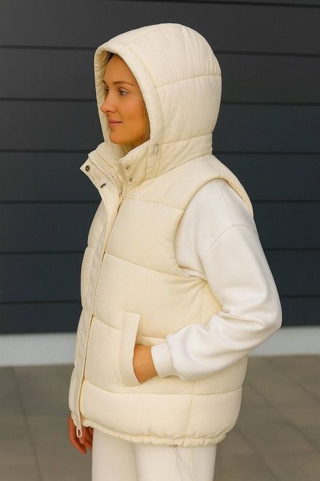 Стильній жіночій жилет з капюшоном. Хіт продажу!