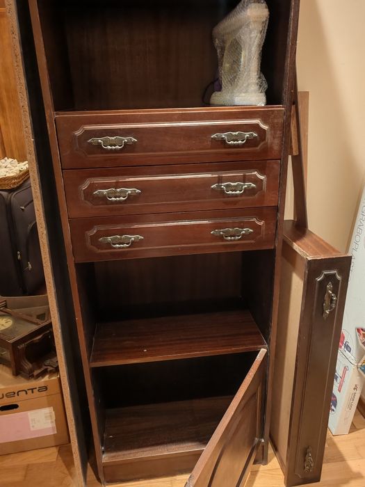 Móvel com boa arrumação ideal para restauro