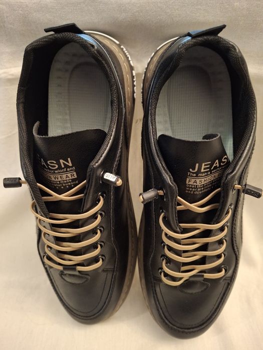 Чоловіче модне повсякденне взуття