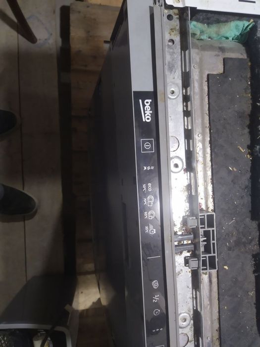 Посудомийна машина beko din34322