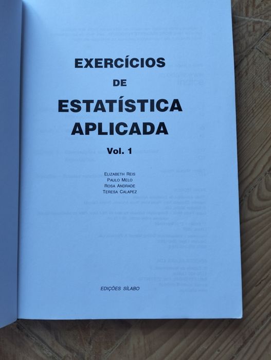 "Estatística Aplicada - Vol.1 - exercícios". Edições Sílabo  1 edição