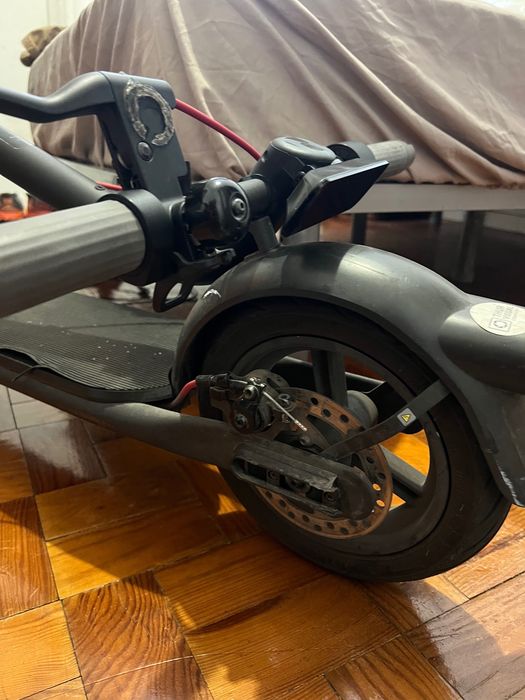 Trotinete Navee v04i