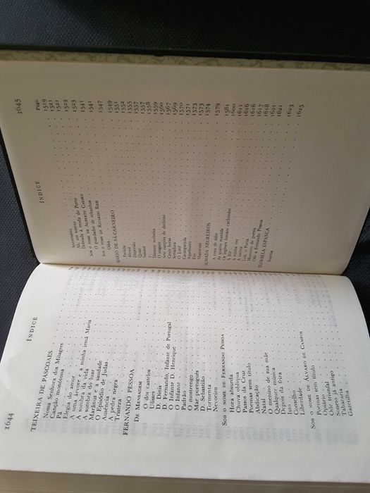 O Surrealismo na Poesia Portuguesa / Antologia de Poesia