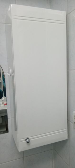 Biała szafka łazienkowa