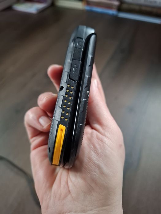 Telefon z klapką. Hammer BOW+