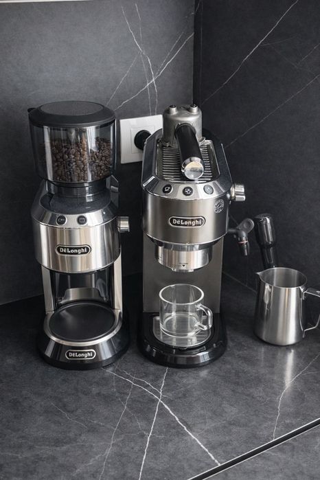 Młynek do kawy DeLonghi KG520M