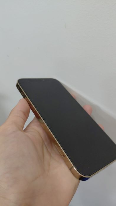 iPhone 12 Pro dourado